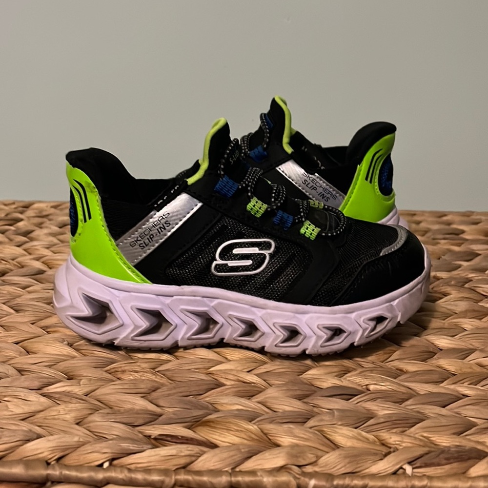 Sketchers lights Boys size 10.5 children